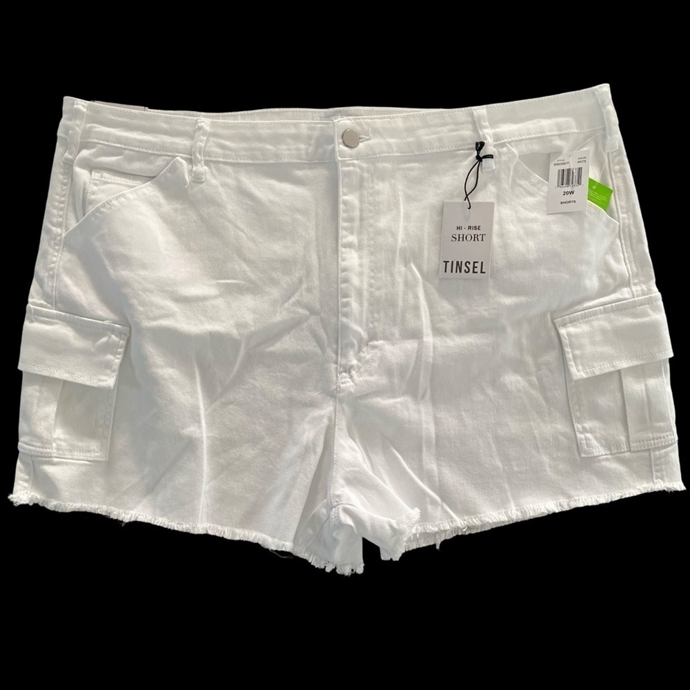 Tinsel Plus Size Raw Hem Hi-Rise Cargo Shorts White NWT Size 20W